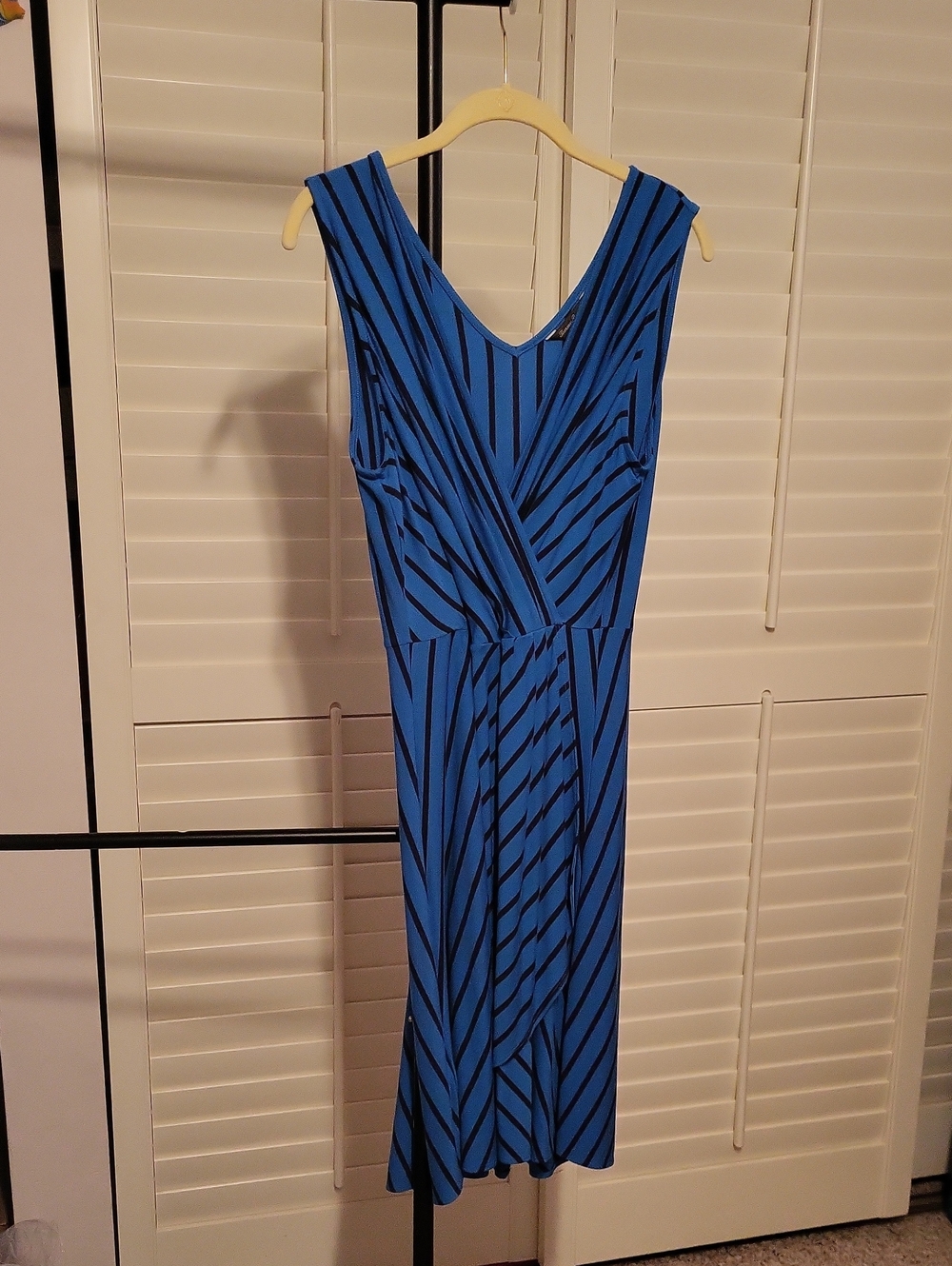 Tommy Bahama Blue and Black Striped V‑Neck Sleeveless Dress 19" X 39" NWOT